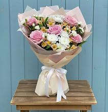 Букет цветов из:  Гвоздики, Орхидеи и Розы в Тевризе