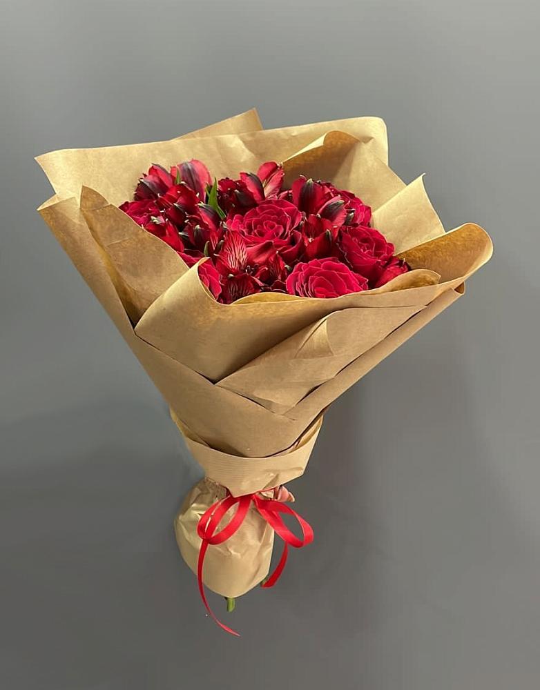 Букет цветов из: Альстромерии и Розы в Тевризе