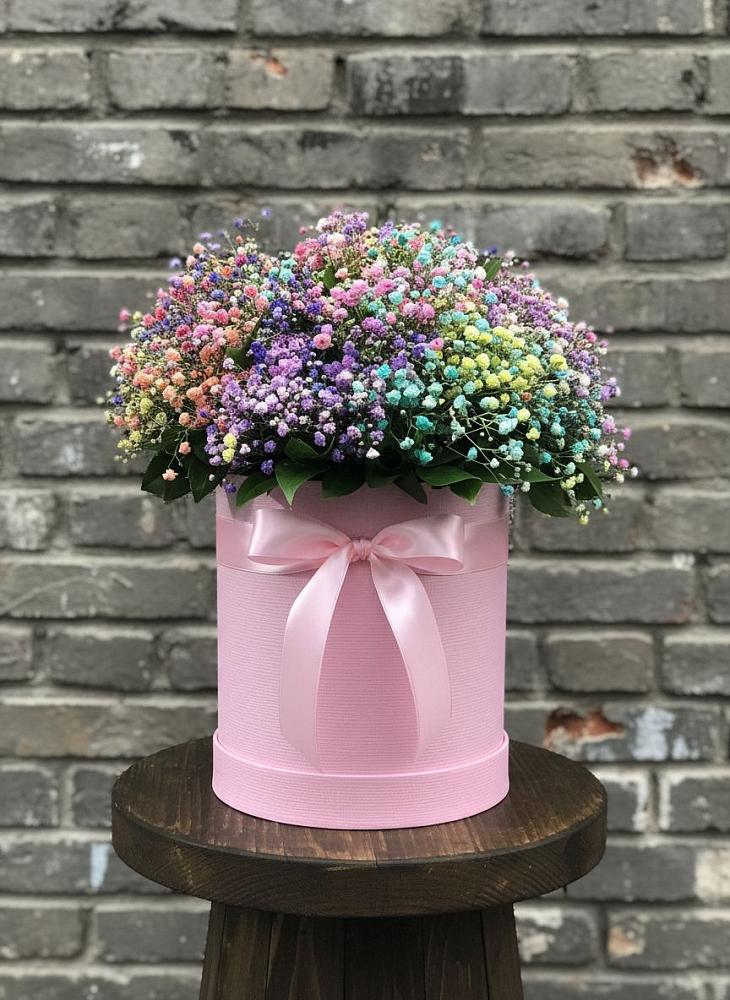Цветочная композиция из Гипсофила и Розы в шляпной коробке в Тевризе