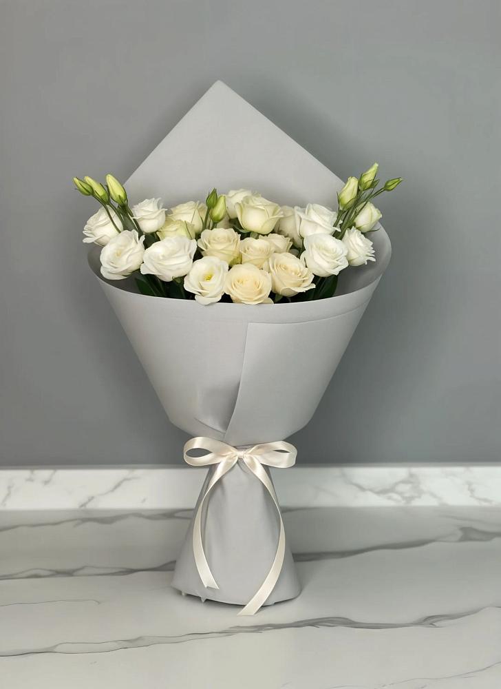 Букет цветов из: Розы и Лизиантусы в Тевризе