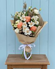 Букет цветов из:  Альстромерии, Лизиантусы, Розы и Хризантемы в Тевризе