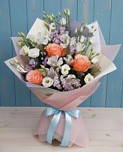 Букет цветов из:  Лизиантусы, Розы, Альстромерии и Гипсофила в Тевризе