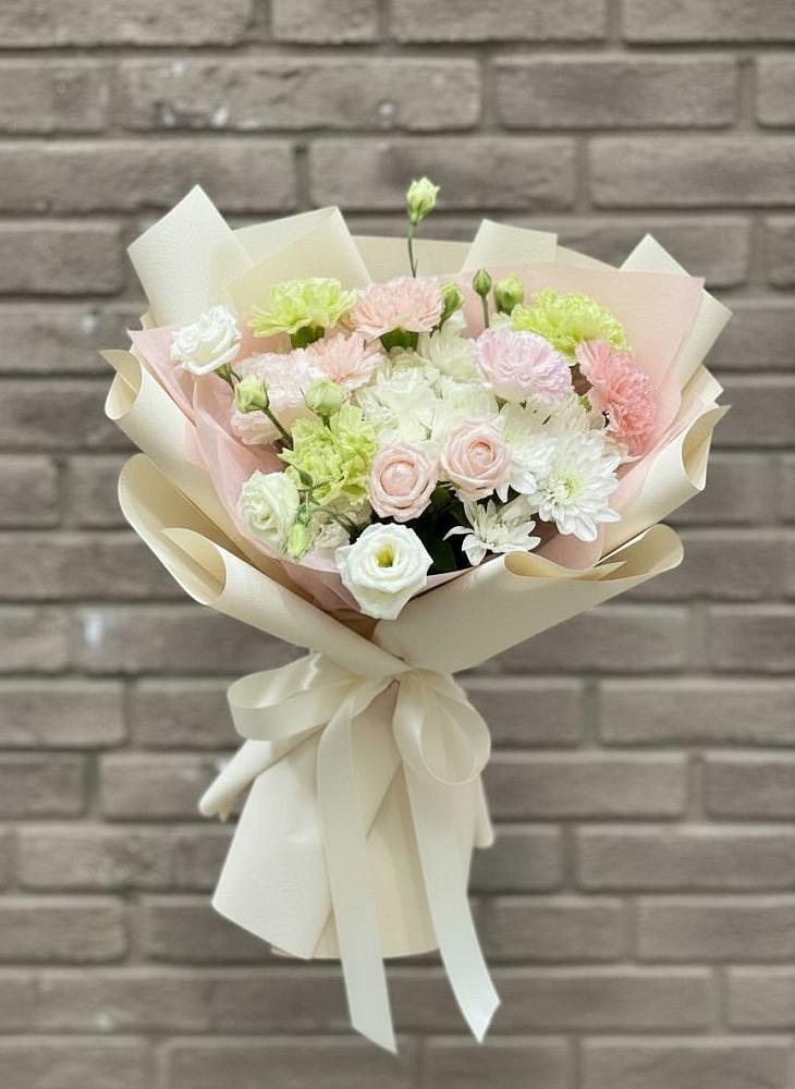 Букет цветов из: Гвоздики, Розы, Лизиантусы и Хризантемы в Тевризе