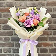 Букет цветов из:  Лизиантусы и Розы в Тевризе