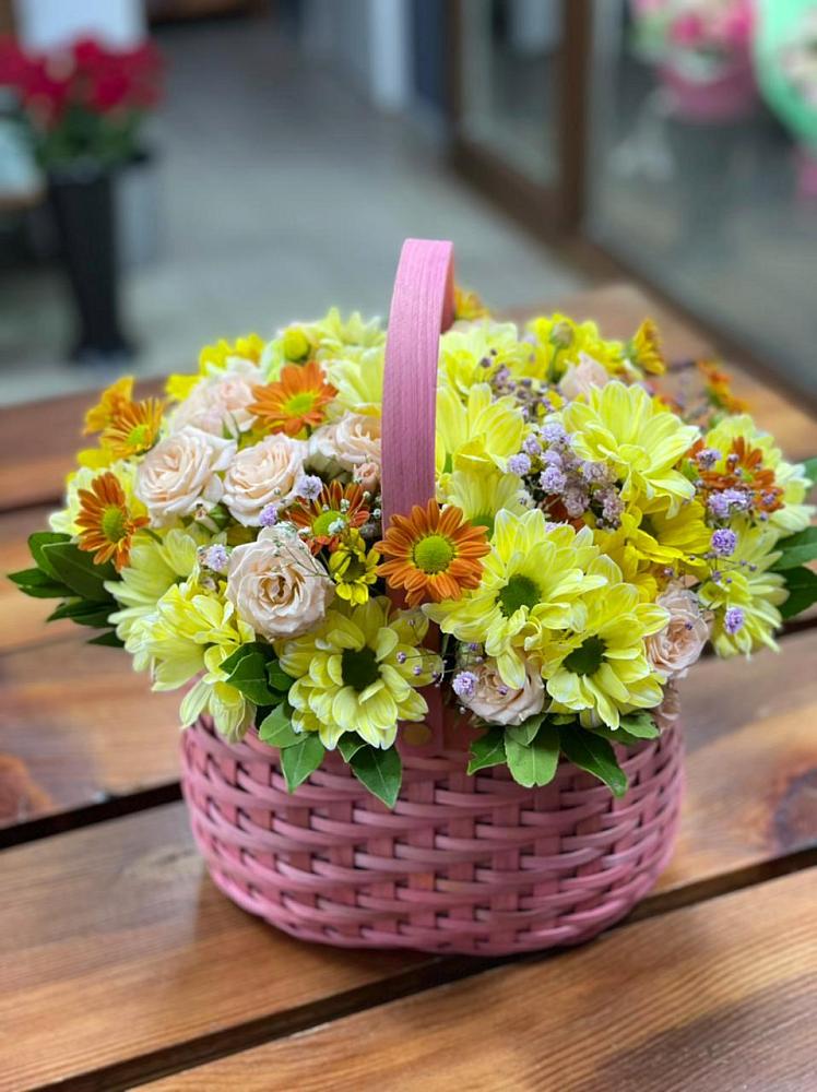 Цветочная композиция из Хризантемы и Розы в корзине в Тевризе