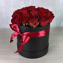 Цветочная композиция из Розы в шляпной коробке в Тевризе