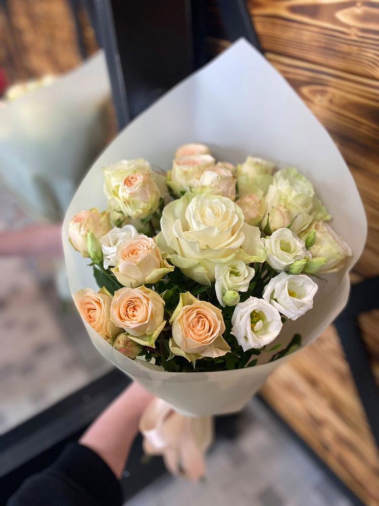 Букет цветов из: Розы и Лизиантусы в Тевризе