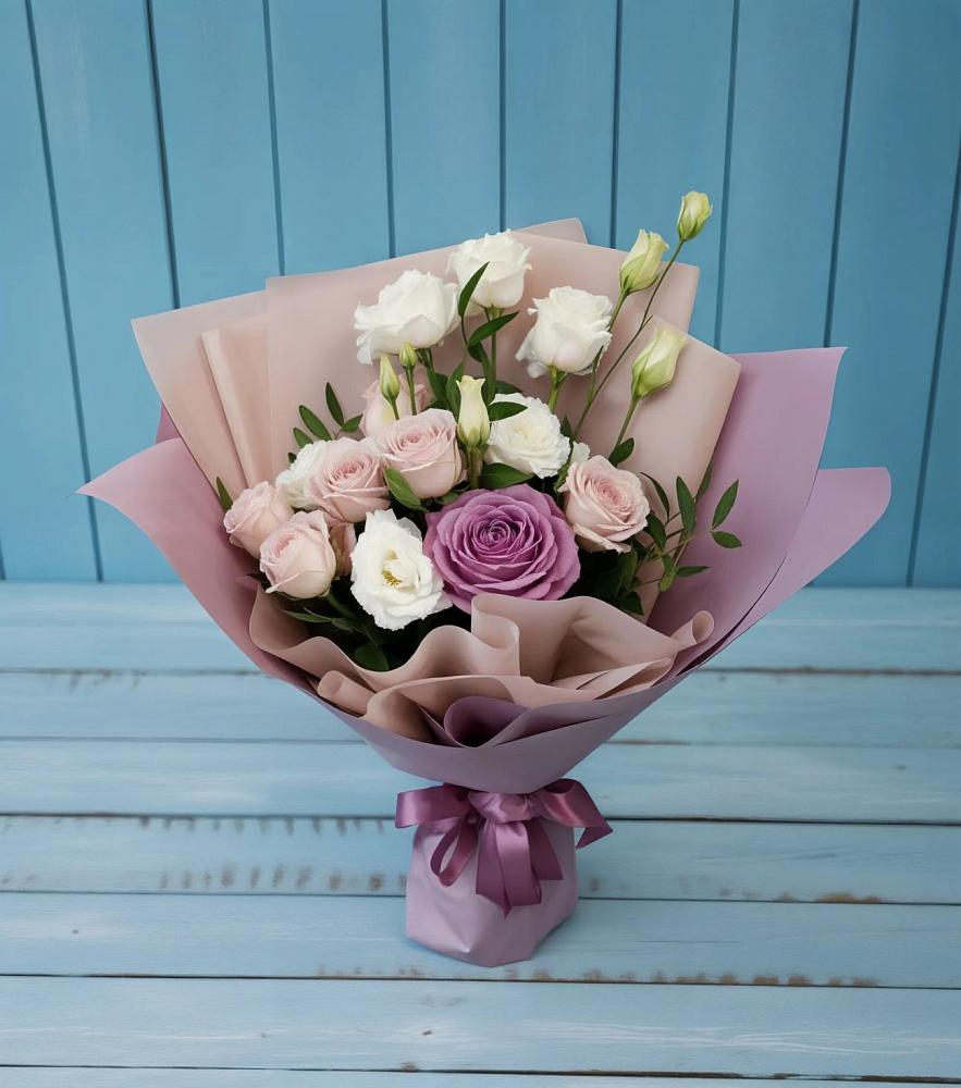 Букет цветов из: Розы и Лизиантусы в Тевризе